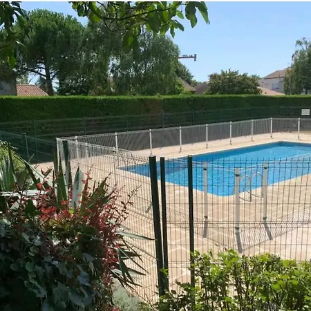 Résidence Bois Doré: Poolside Near City Center La Rochelle (Charente-Maritime)