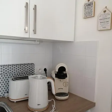 Apartment Résidence Bois Doré: Poolside Near City Center