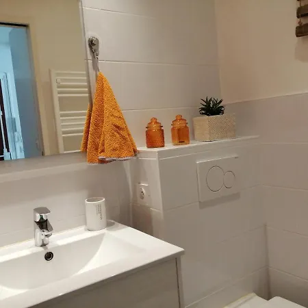 Apartment Résidence Bois Doré: Poolside Near City Center *