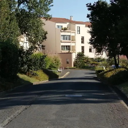 Résidence Bois Doré: Poolside Near City Center Apartment